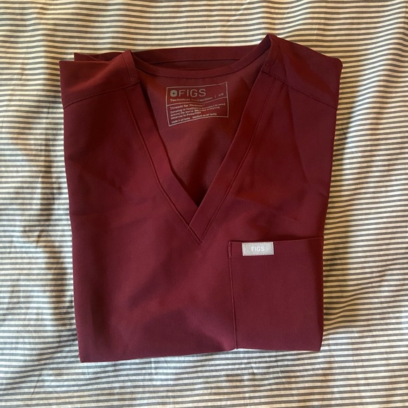 FIGS CATARINA SCRUB TOP IN MAROON - Picture 1 of 1